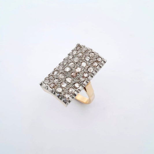 Anello in oro giallo e bianco con diamanti