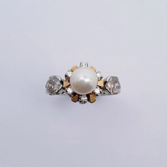 Anello in oro con perla e diamanti