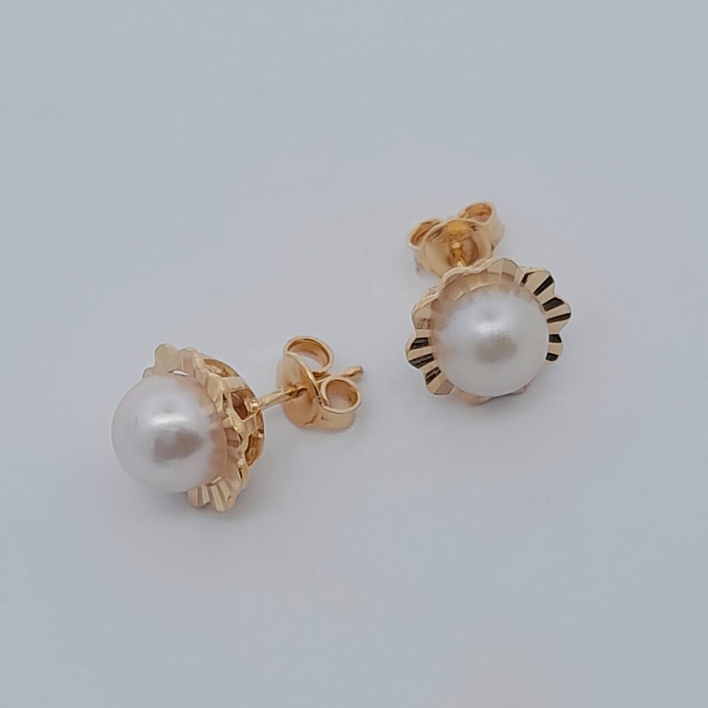 Orecchini in oro con perle