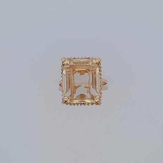 Anello in oro con topazio