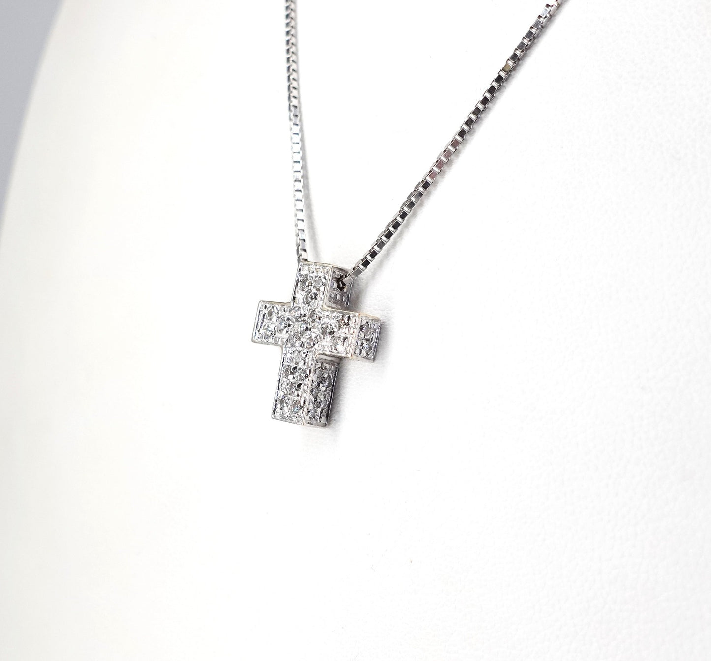 Catenina con Croce di Diamanti