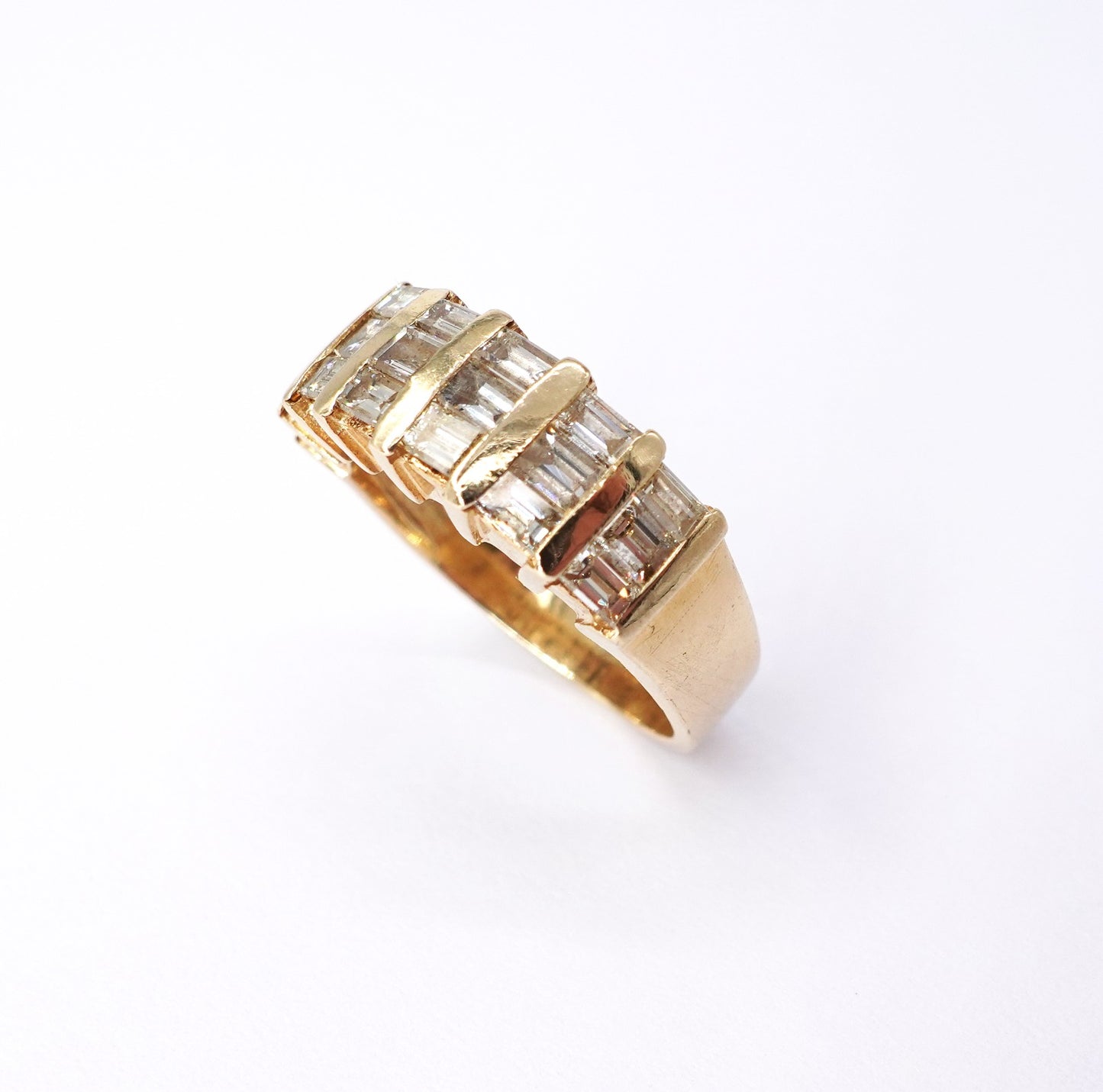 Anello con fascia di Diamanti