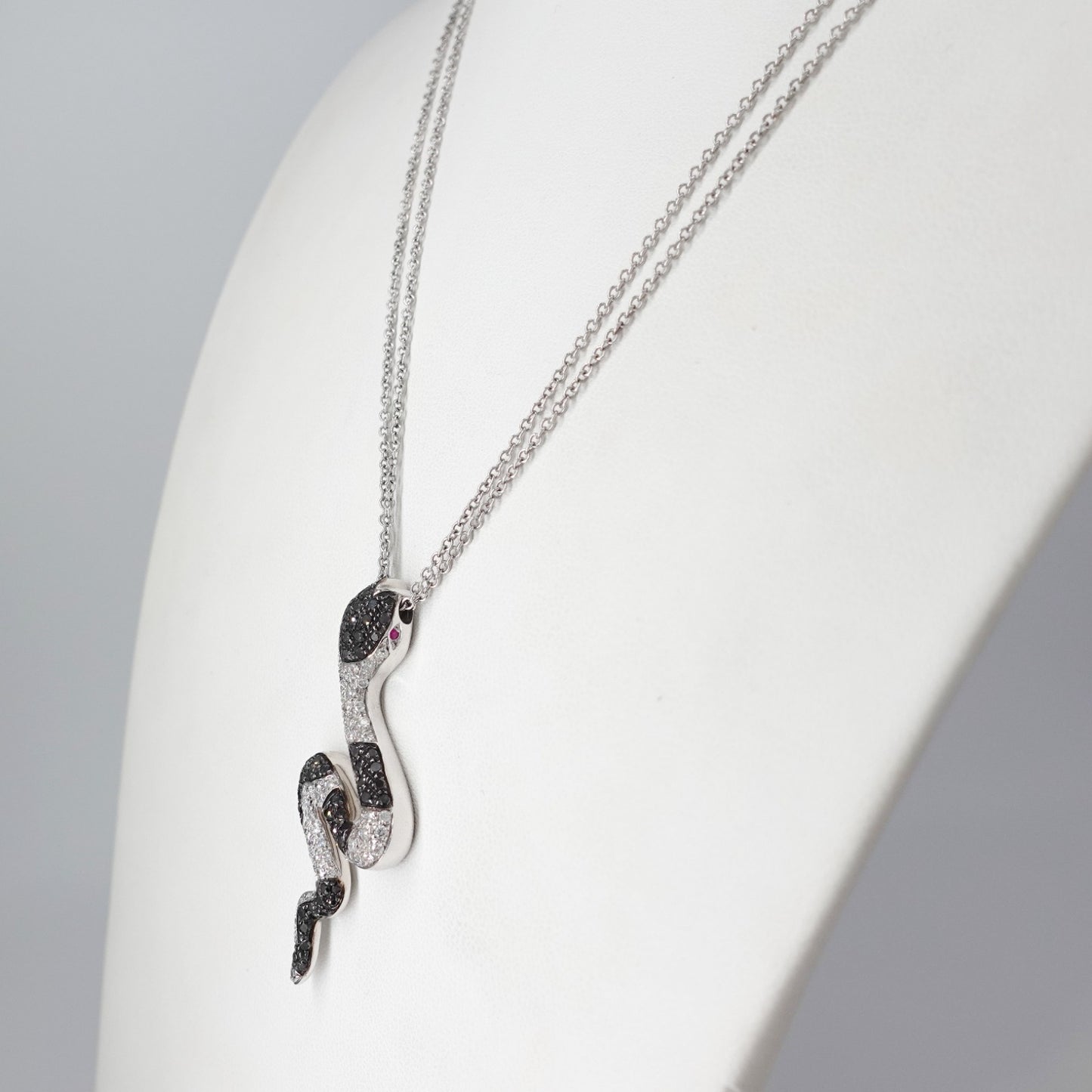 Girocollo con pendente snake