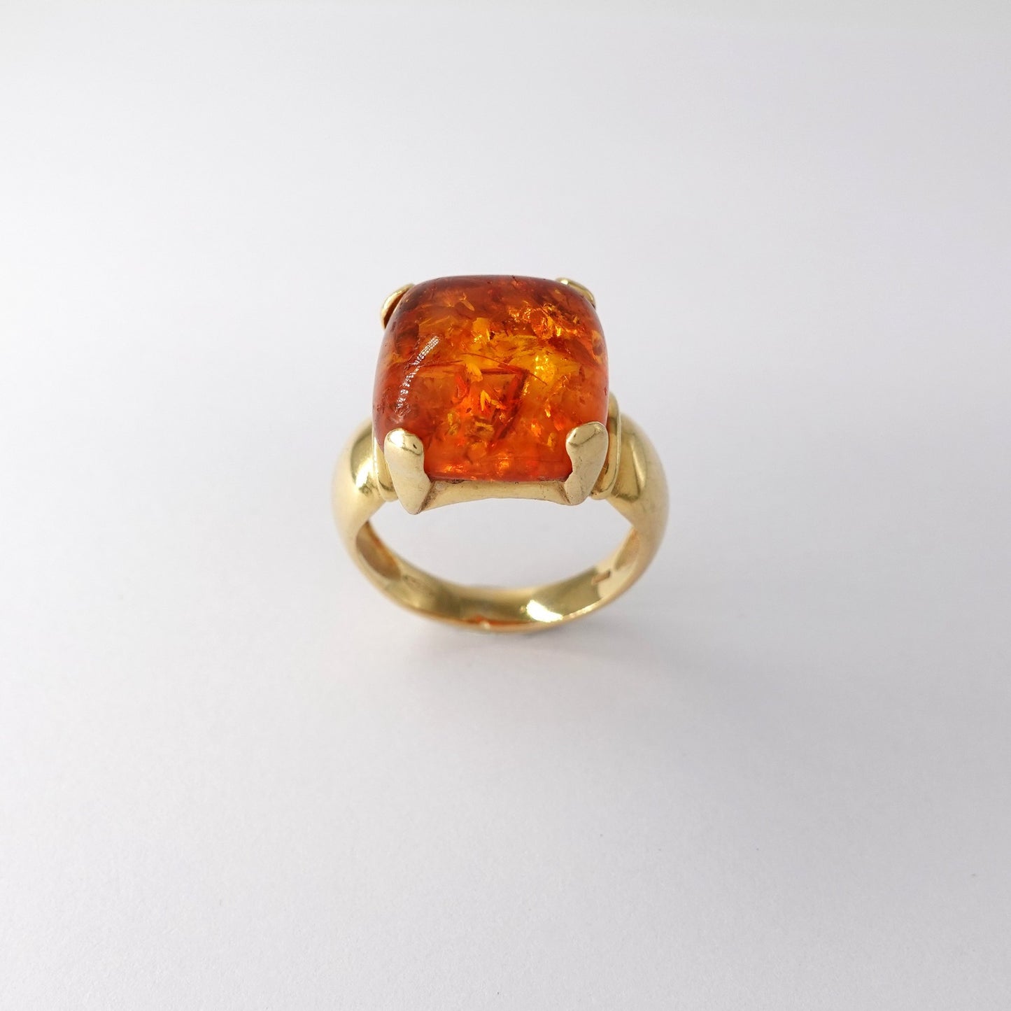 Anello con Ambra
