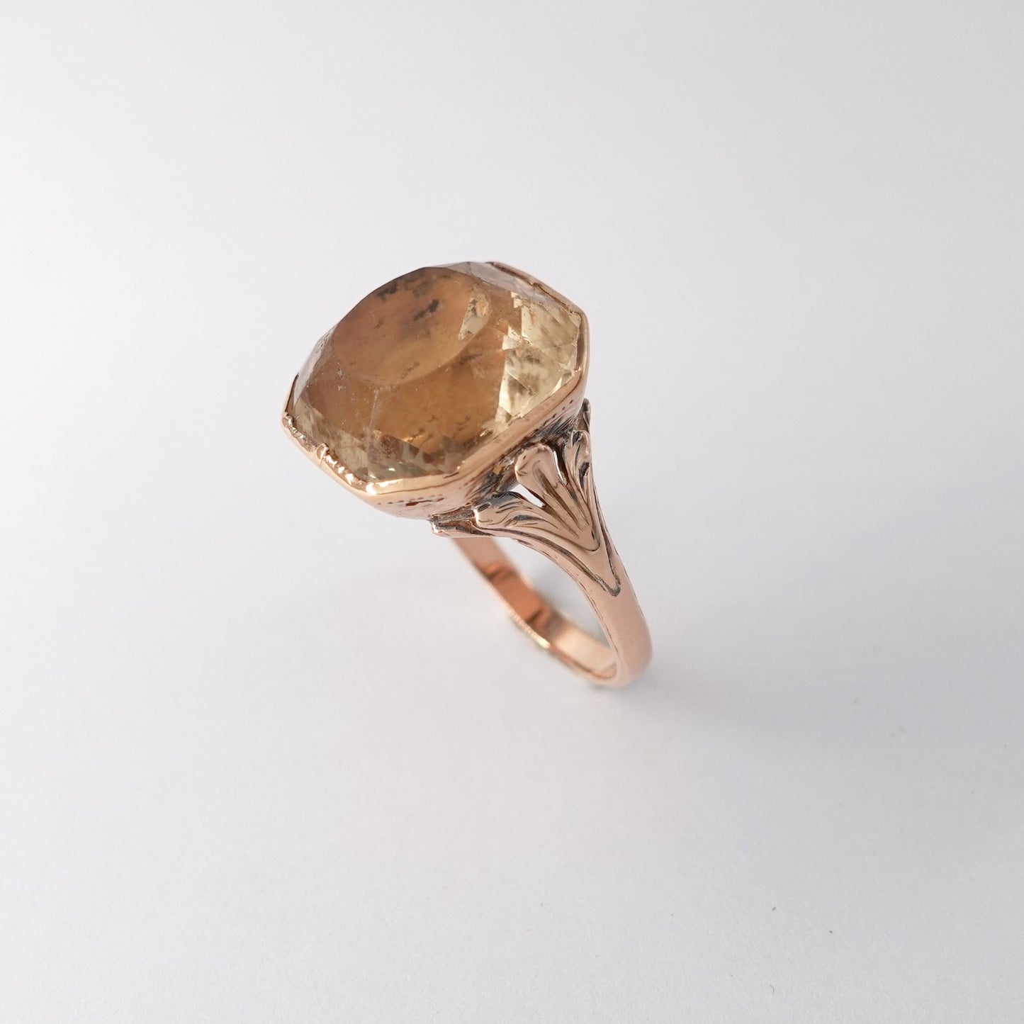 Anello con Topazio
