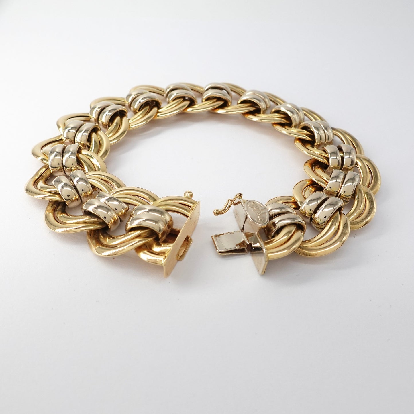 Bracciale a maglia piatta