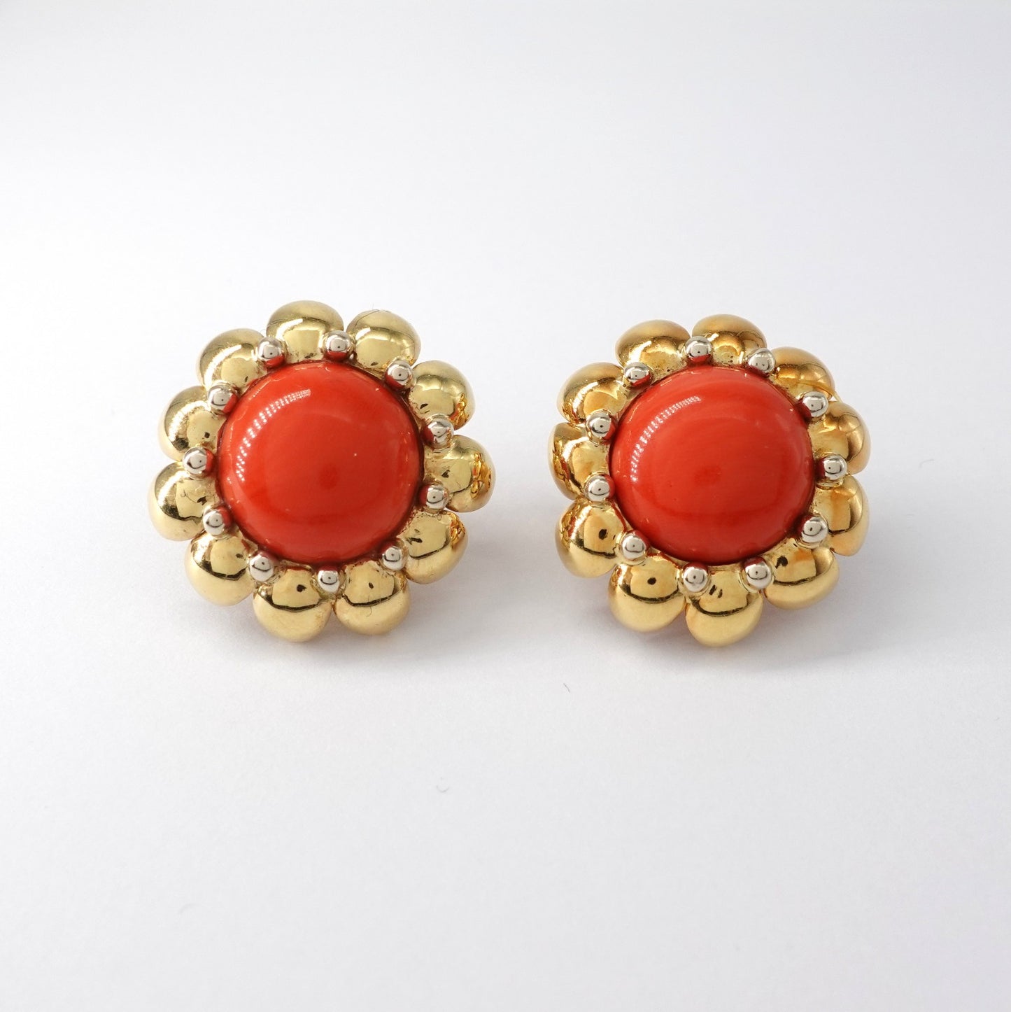 Orecchini con corallo