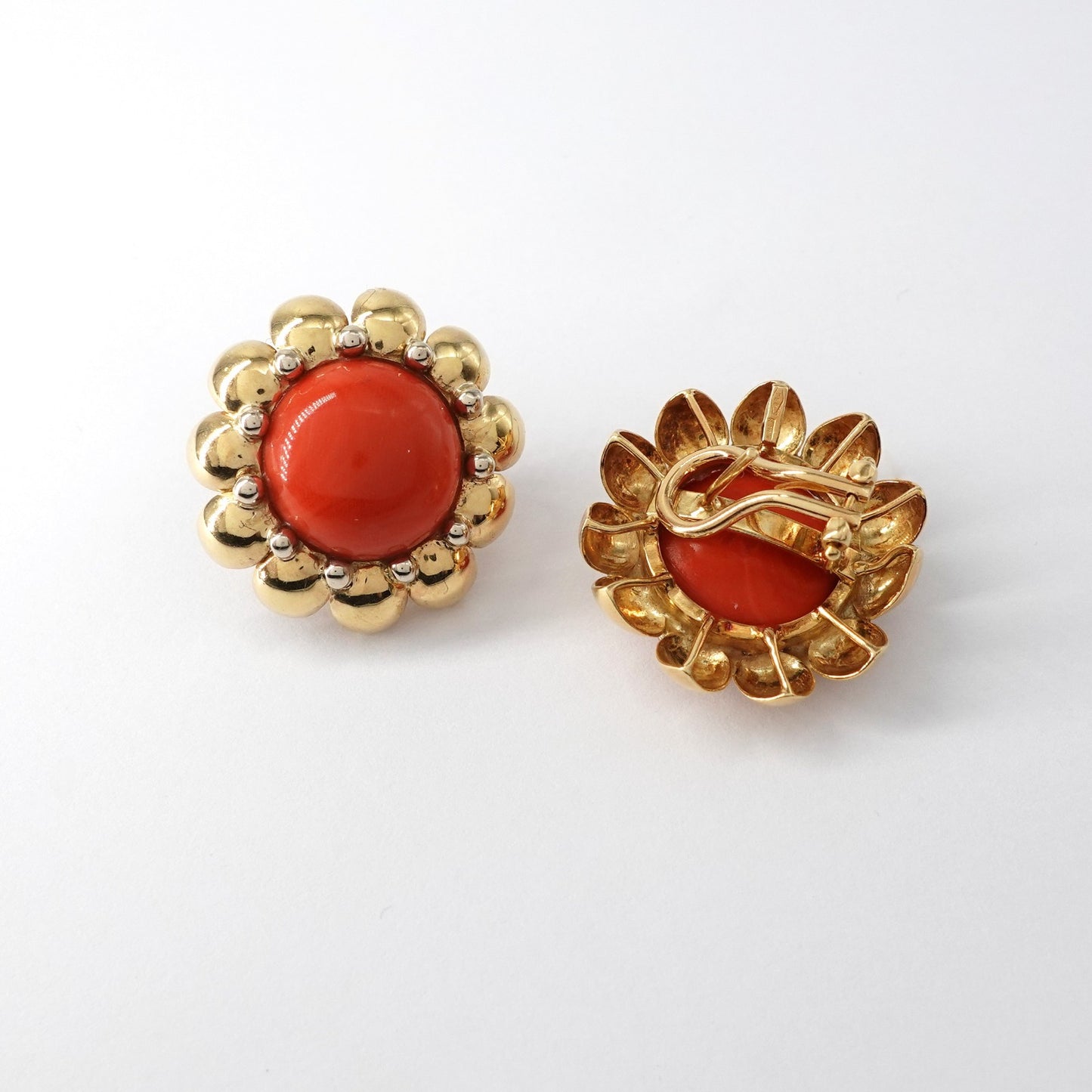 Orecchini con corallo