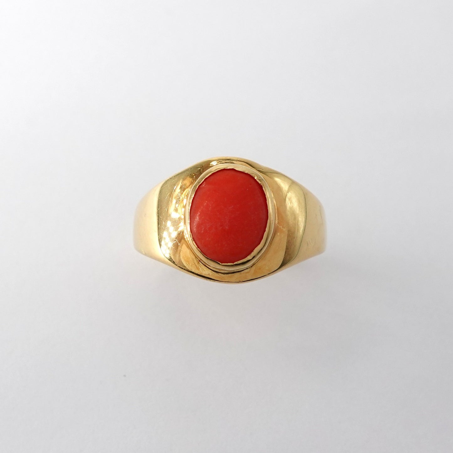 Anello con corallo