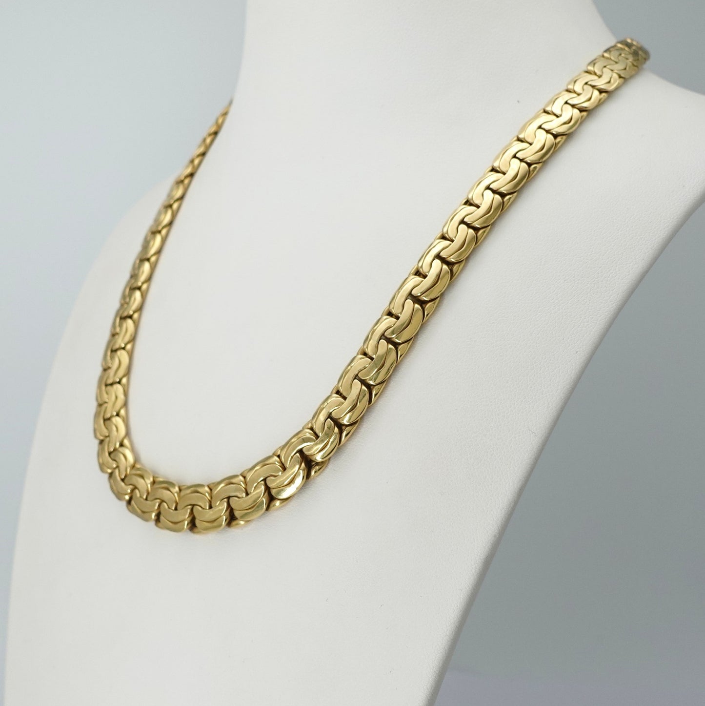 Collana a maglia curva piatta