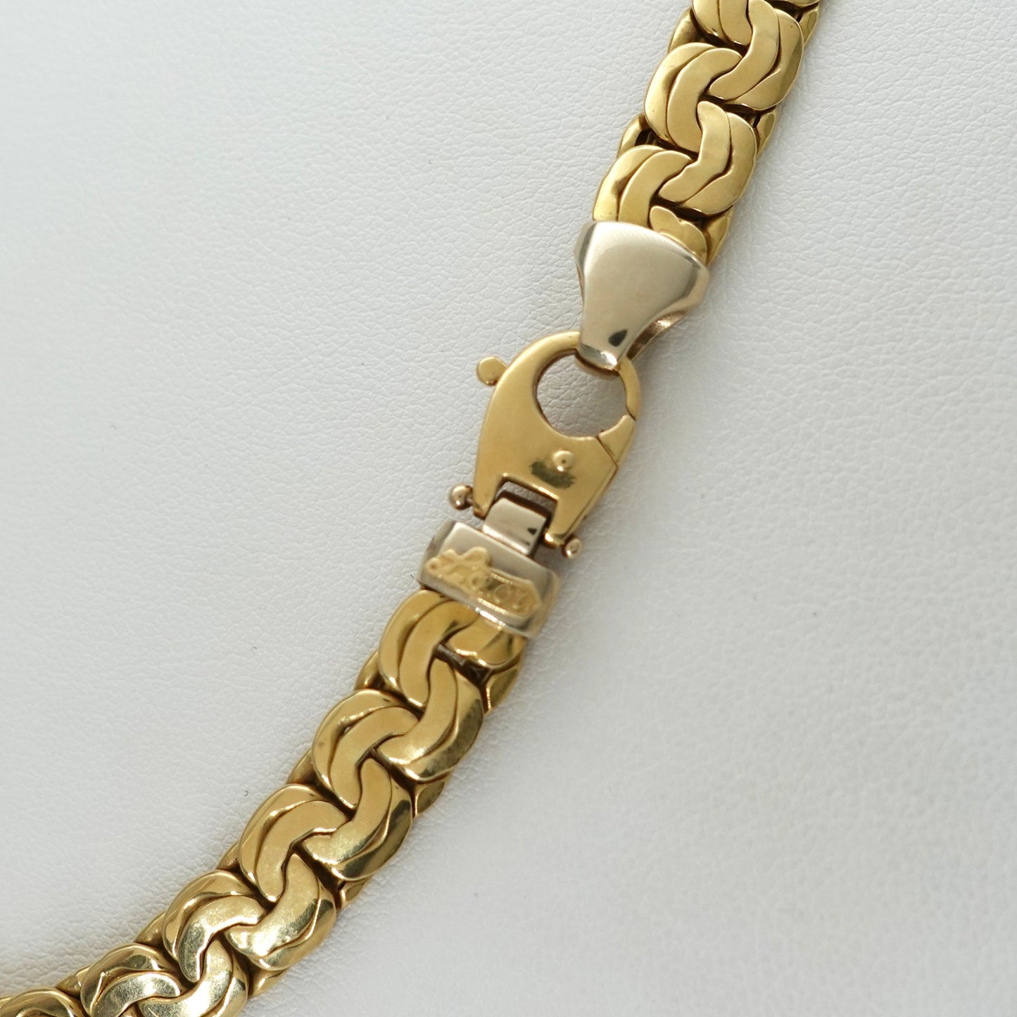 Collana a maglia curva piatta