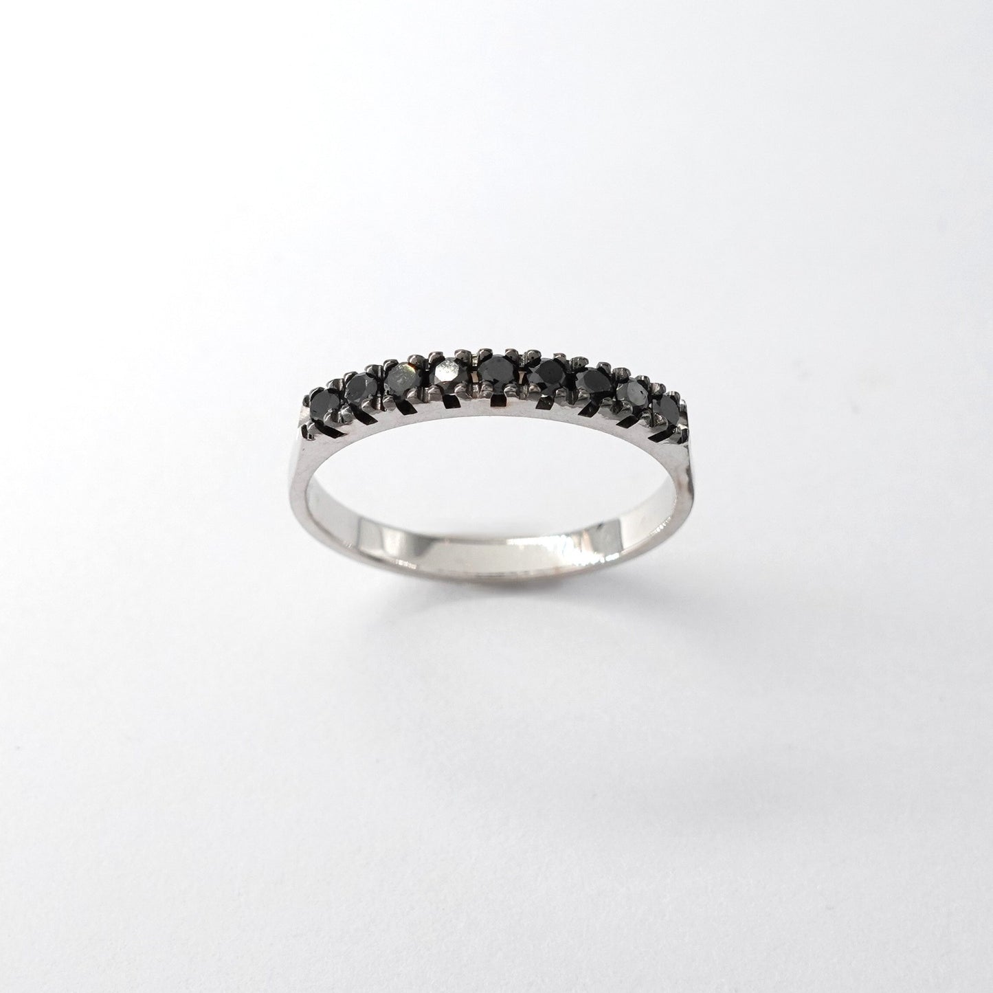 Rivière con diamanti neri