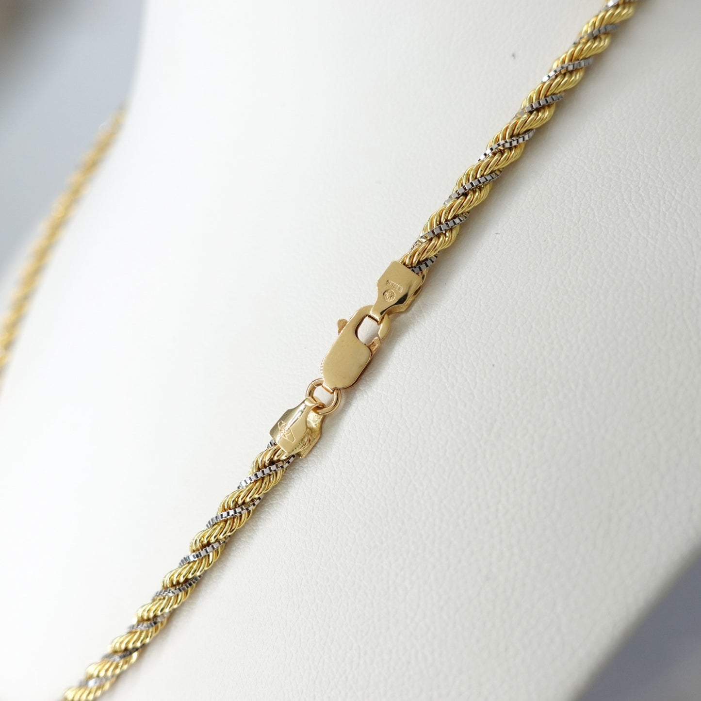 Collana torchon due colori