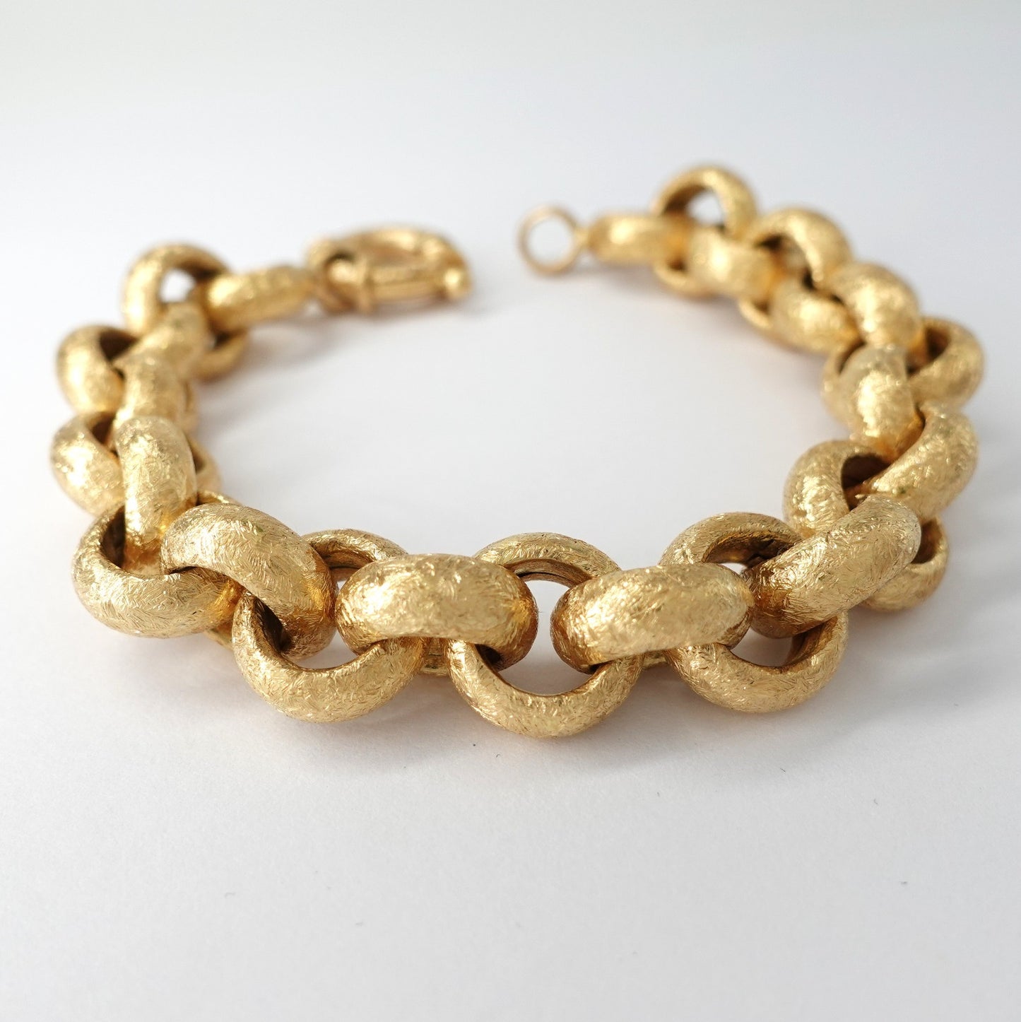 Bracciale con lavorazione satinata