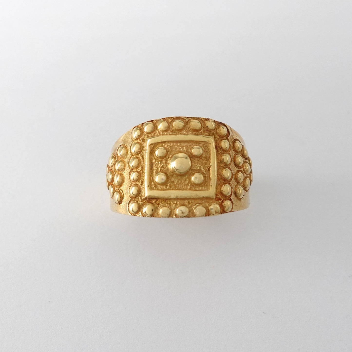 Anello a fascia lavorazione a pallini