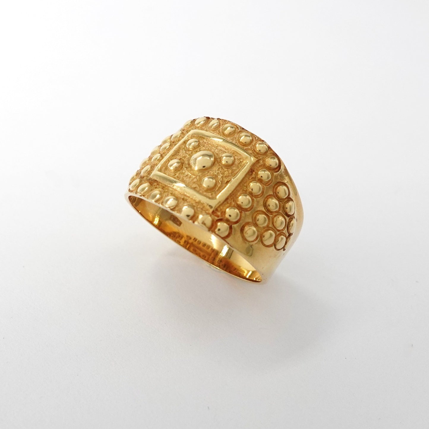 Anello a fascia lavorazione a pallini