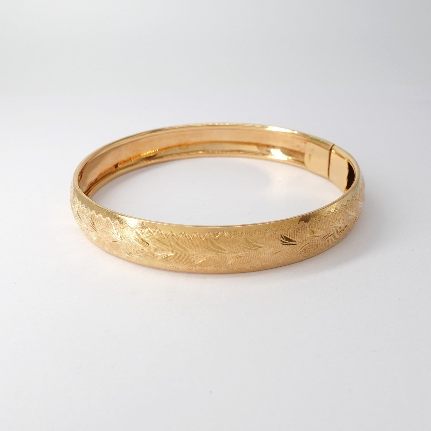 Bracciale rigido lavorato