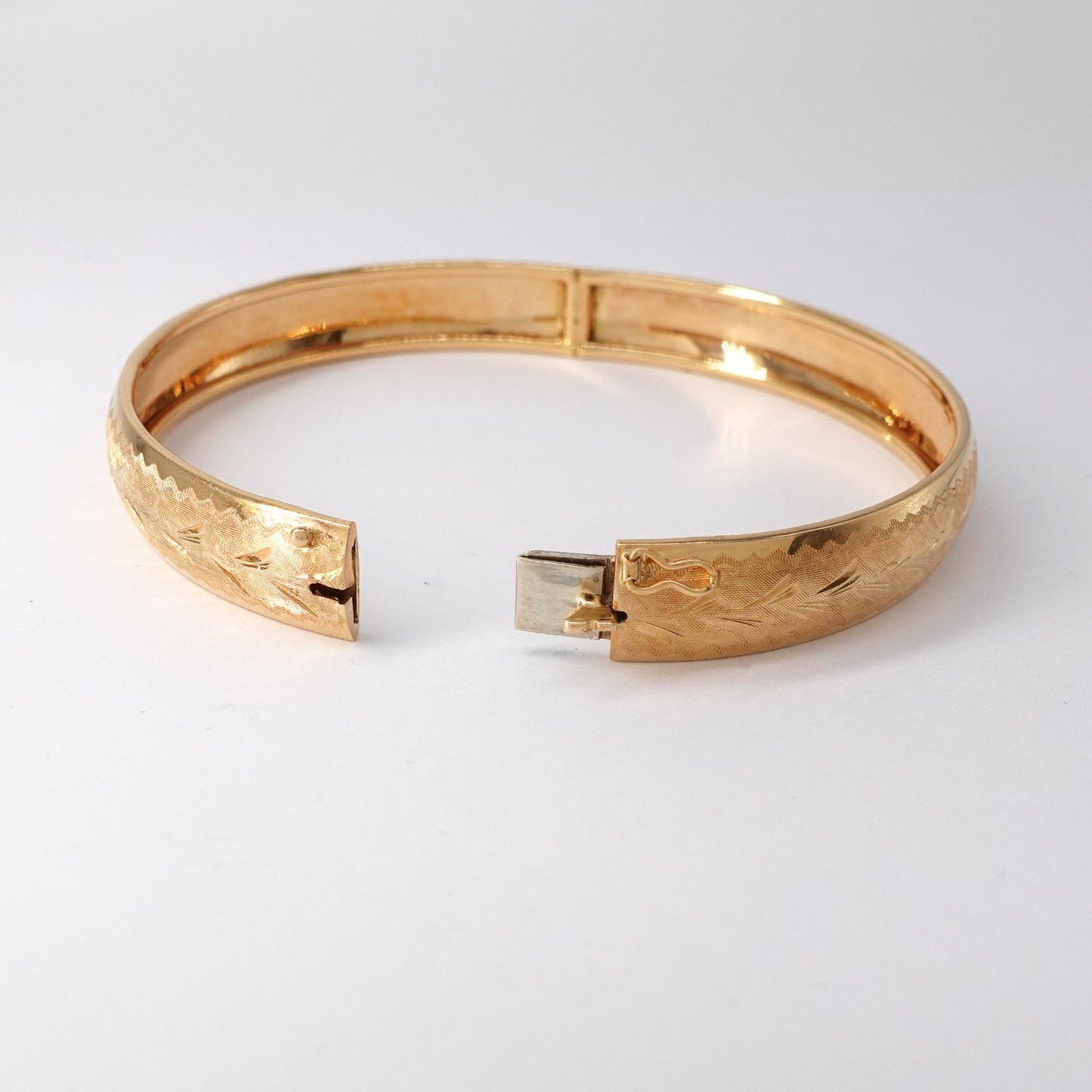 Bracciale rigido lavorato