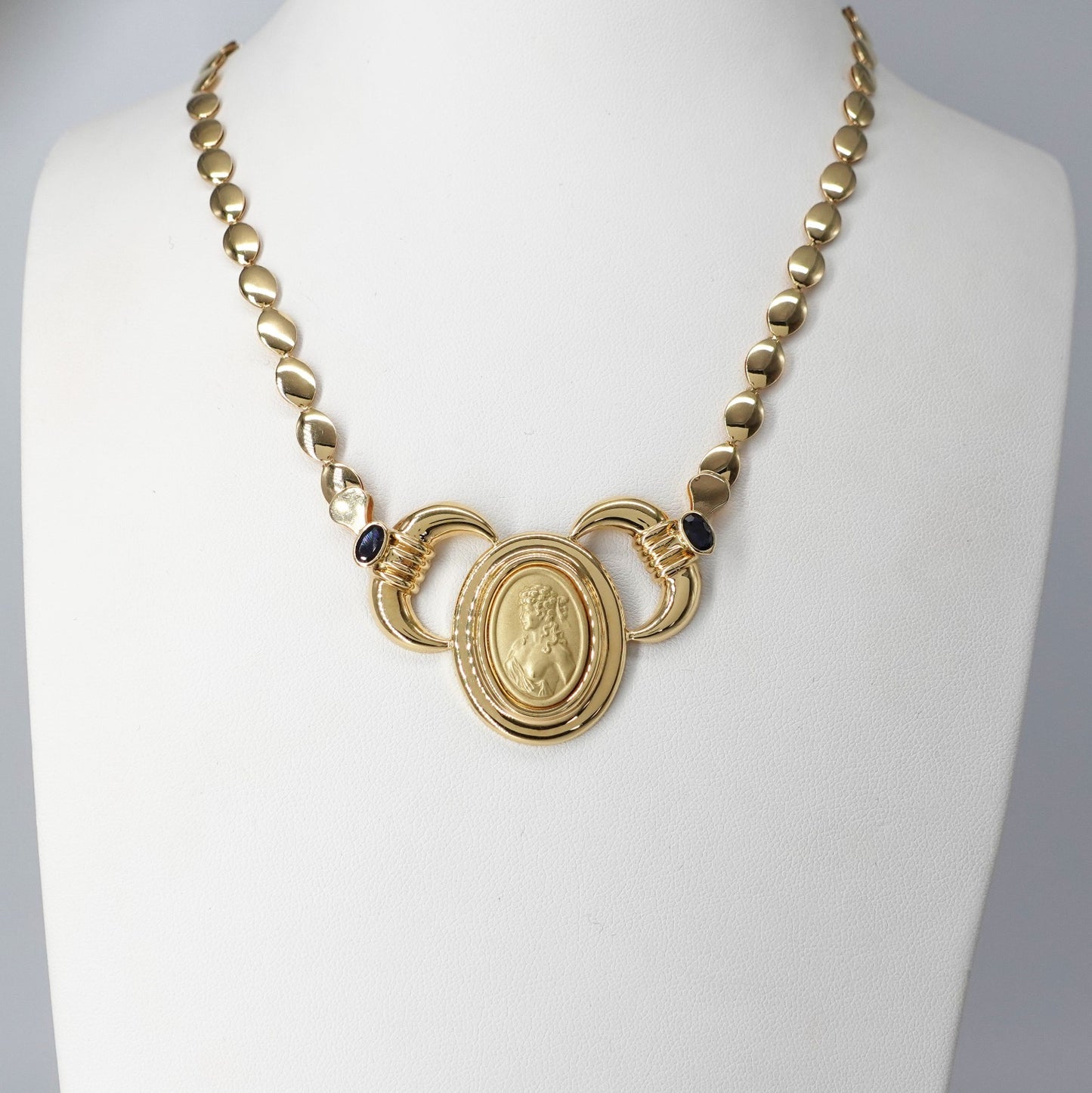 Collana con centrale