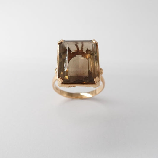 Anello con topazio fumè