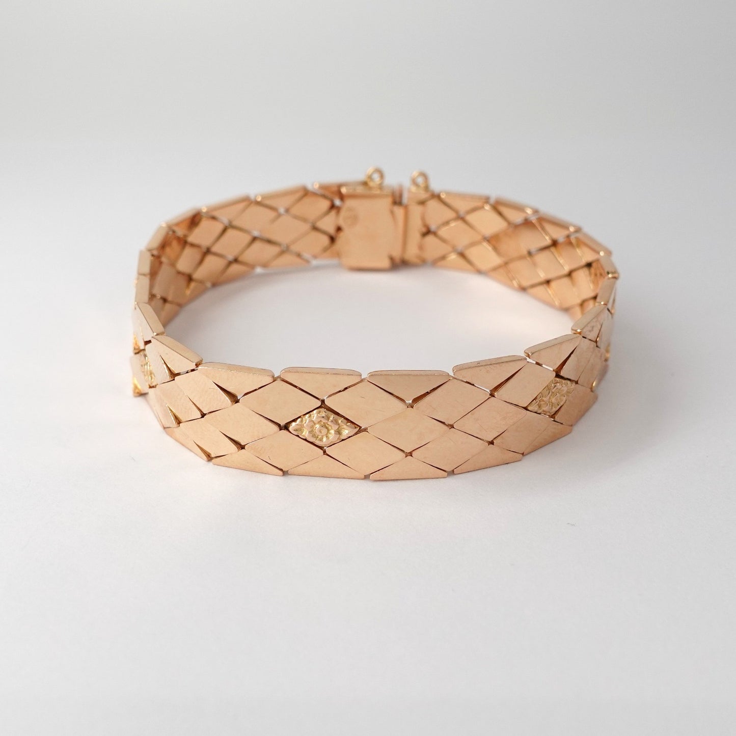 Bracciale a maglia piatta