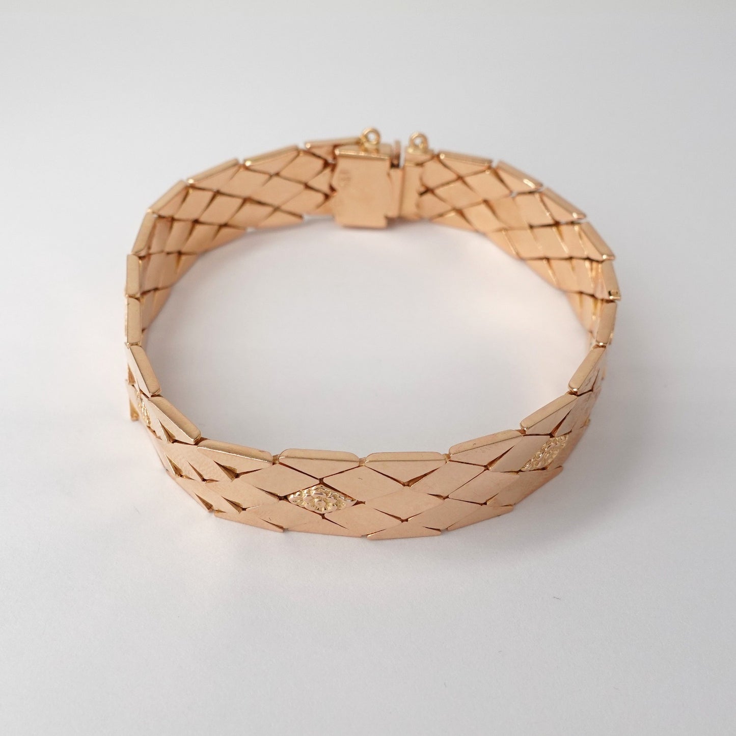 Bracciale a maglia piatta