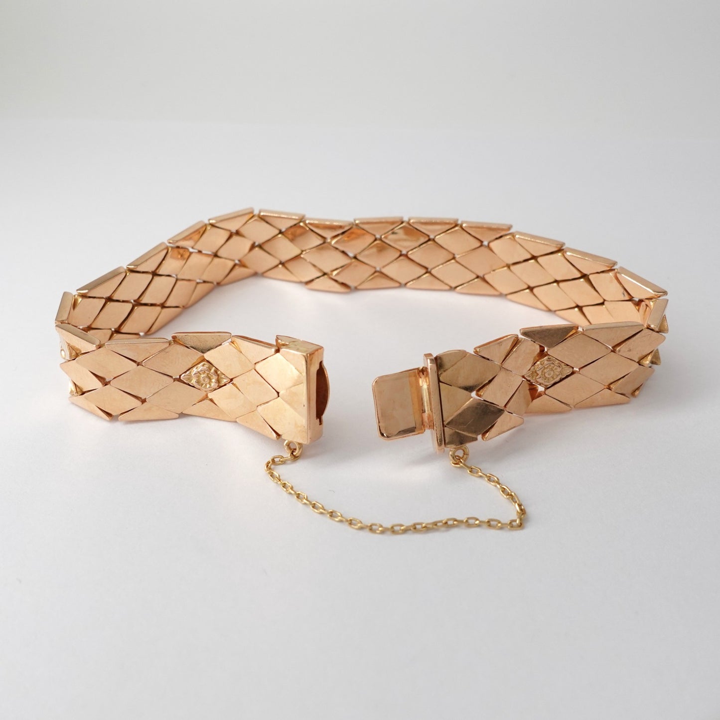 Bracciale a maglia piatta