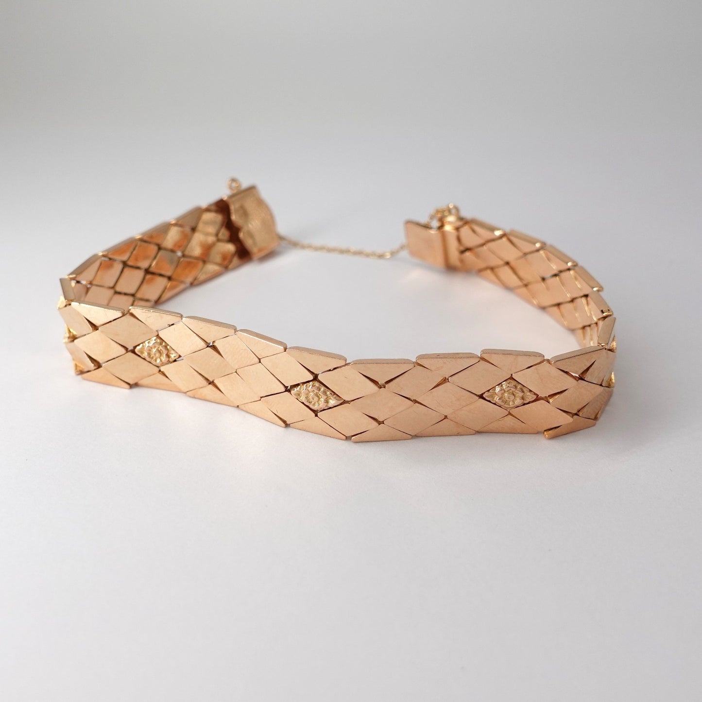 Bracciale a maglia piatta
