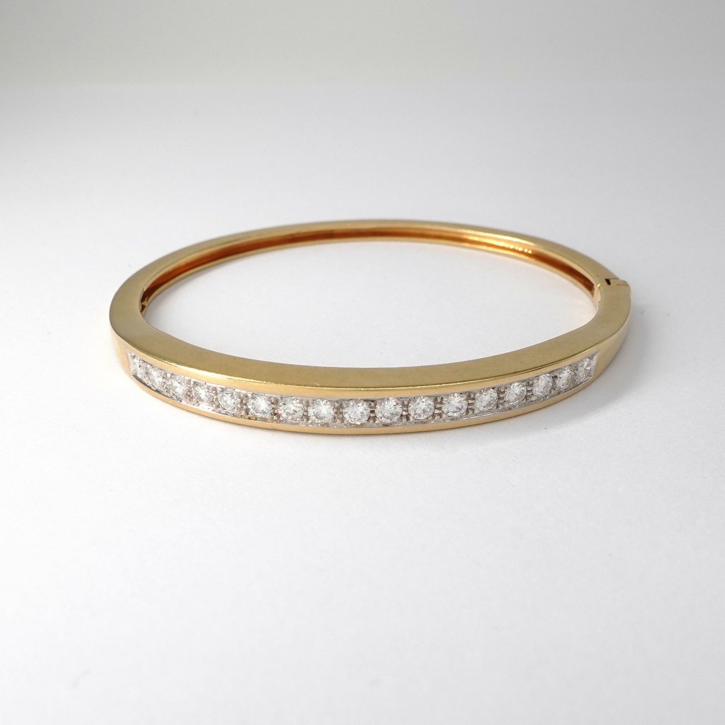 Bracciale rigido con diamanti