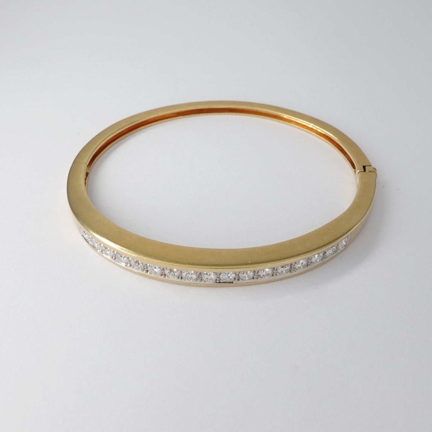 Bracciale rigido con diamanti