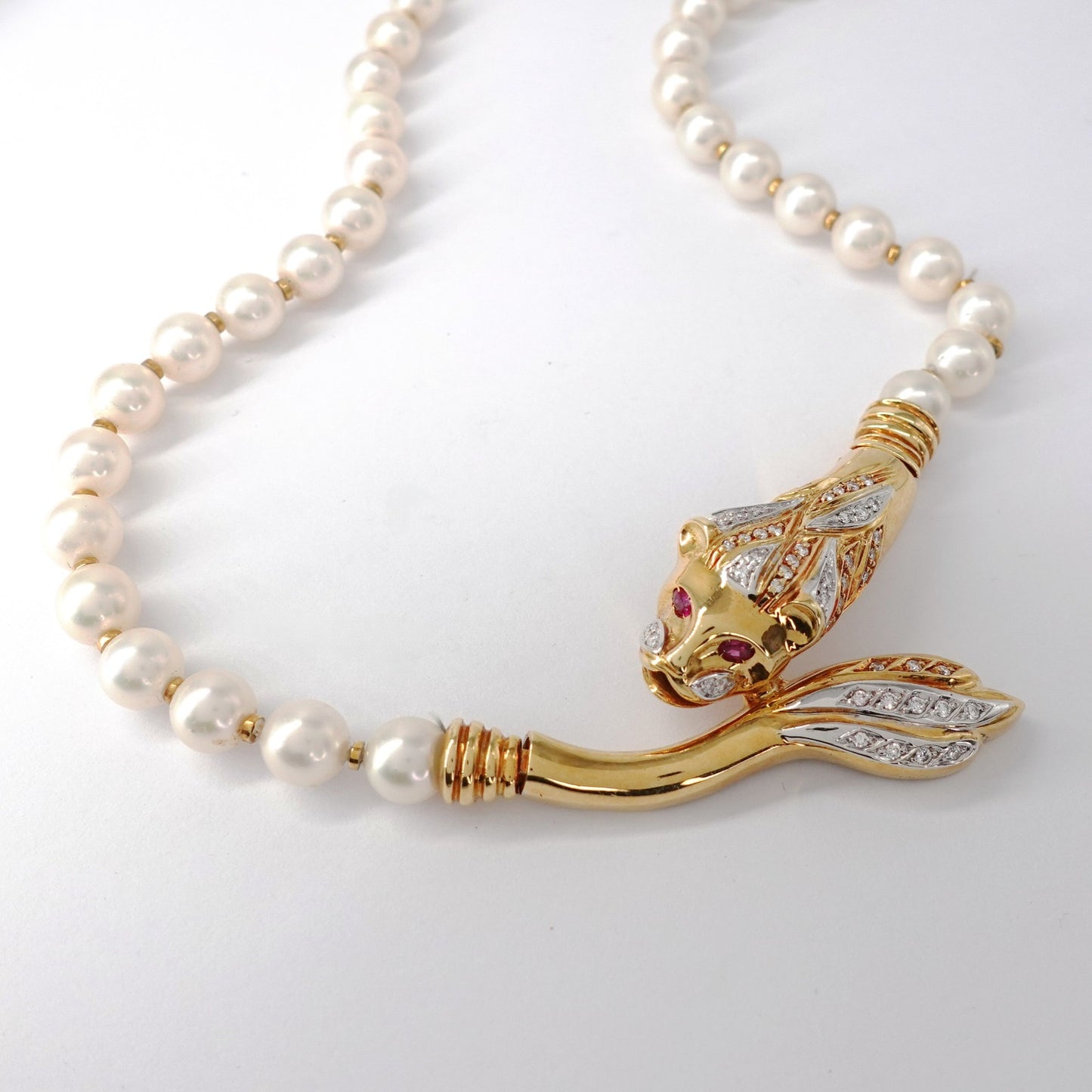 Collana con perle e pantera