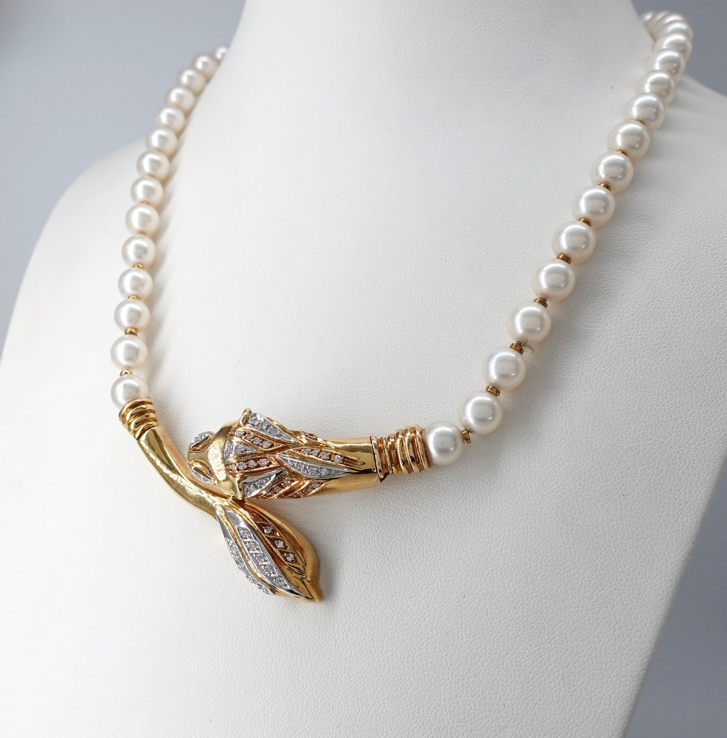 Collana con perle e pantera