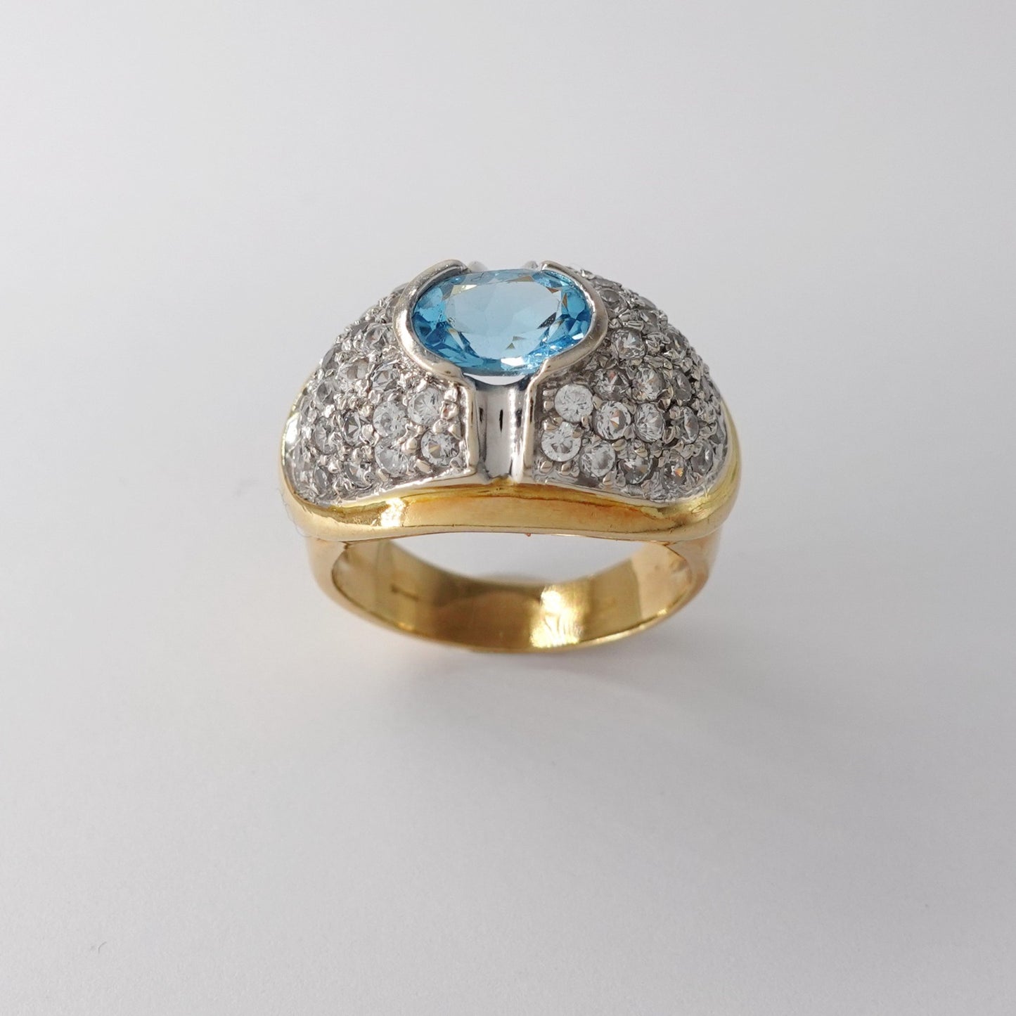 Anello a fascia con topazio