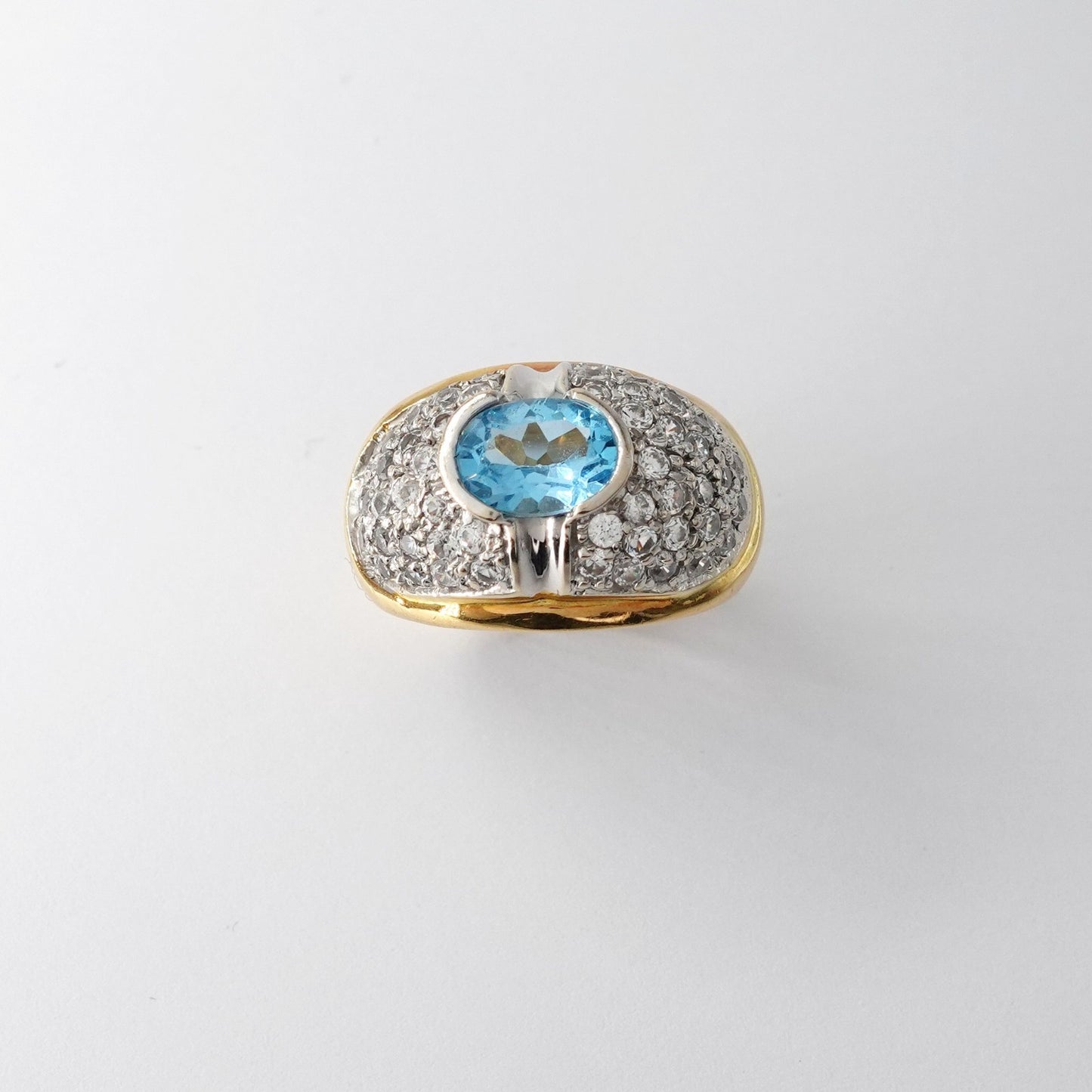 Anello a fascia con topazio