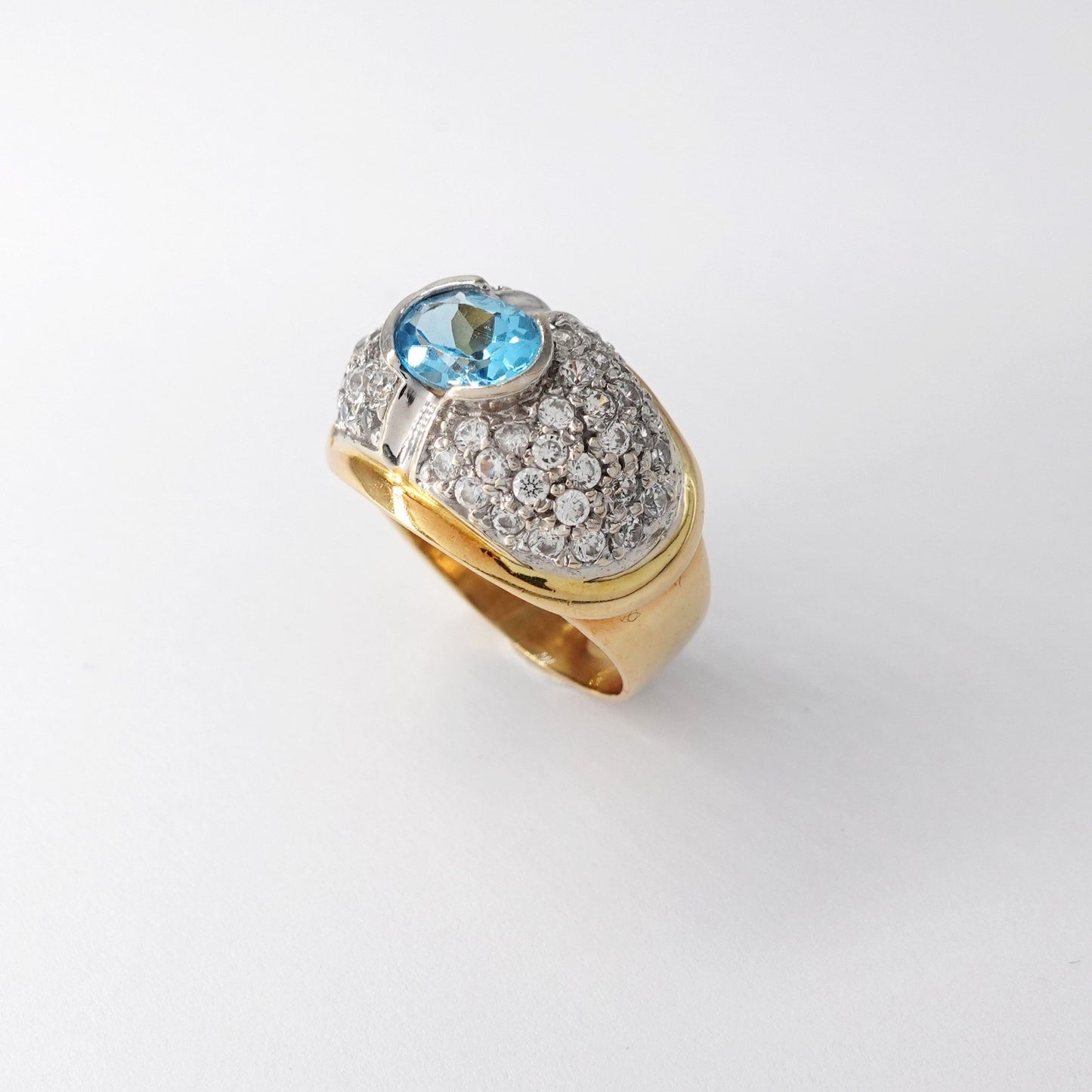 Anello a fascia con topazio