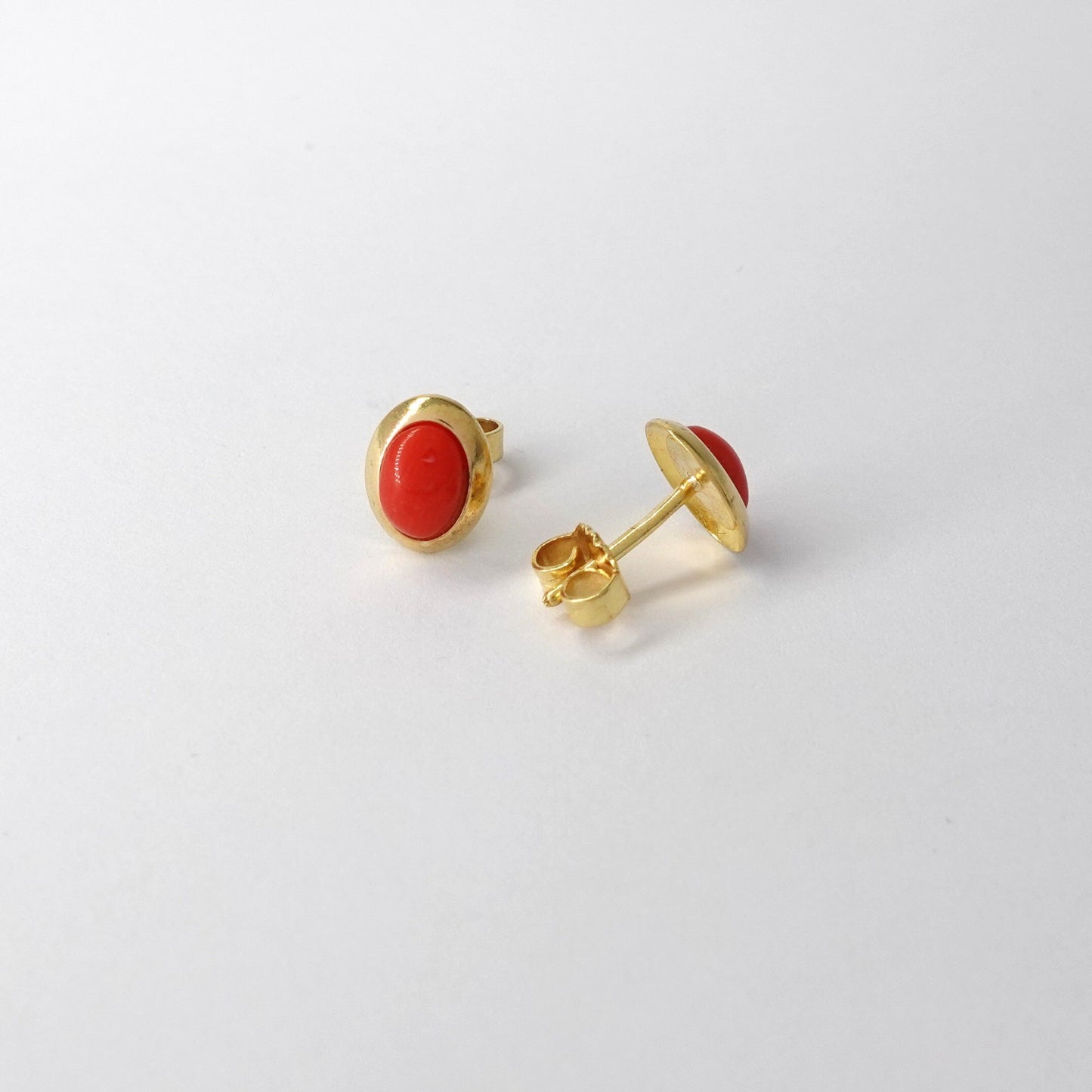 Orecchini con corallo