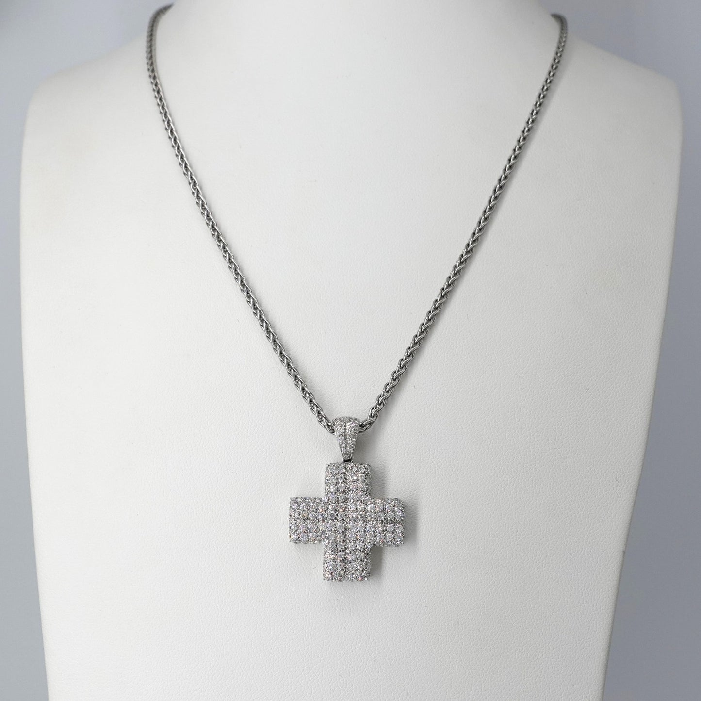 Girocollo con pendente croce