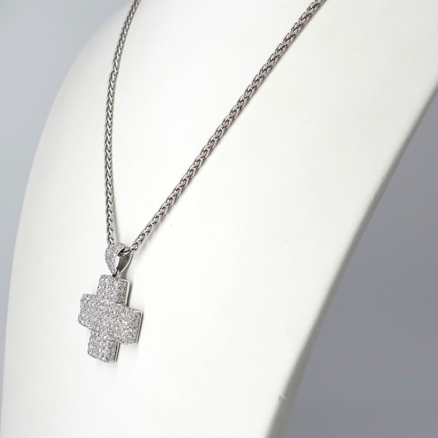 Girocollo con pendente croce