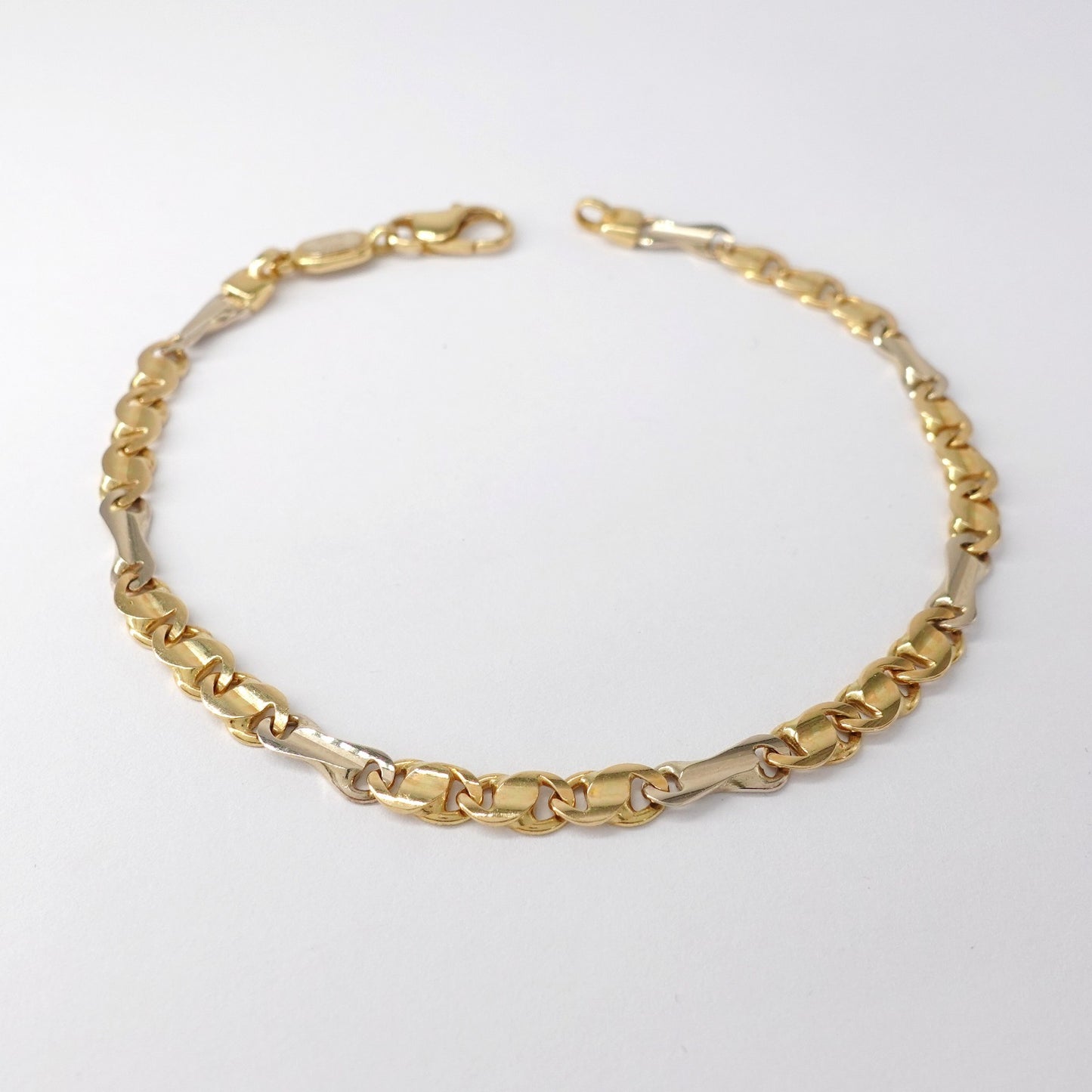 Bracciale a maglia piatta