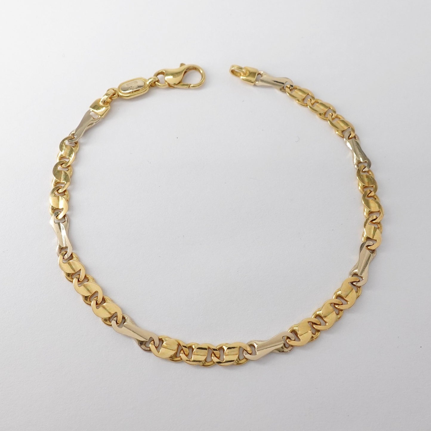 Bracciale a maglia piatta