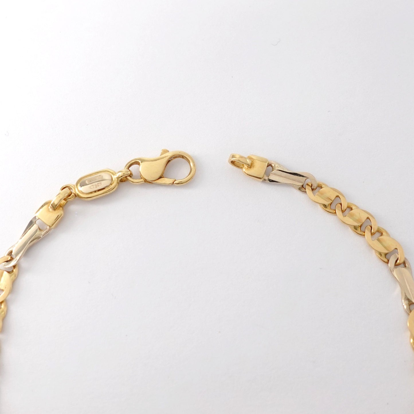 Bracciale a maglia piatta