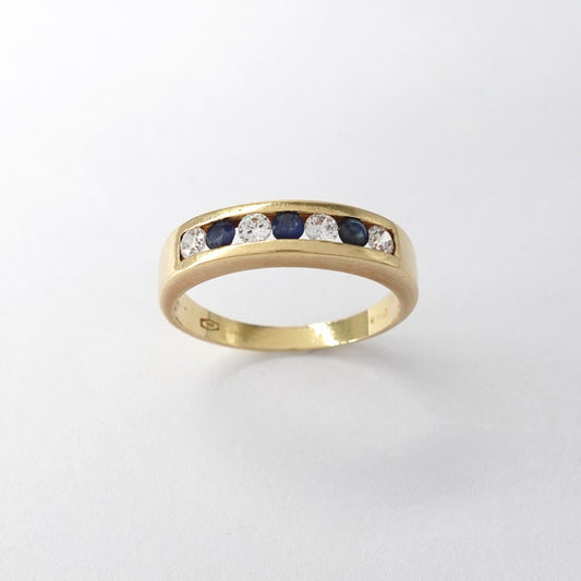 Anello a fascia  con zirconi