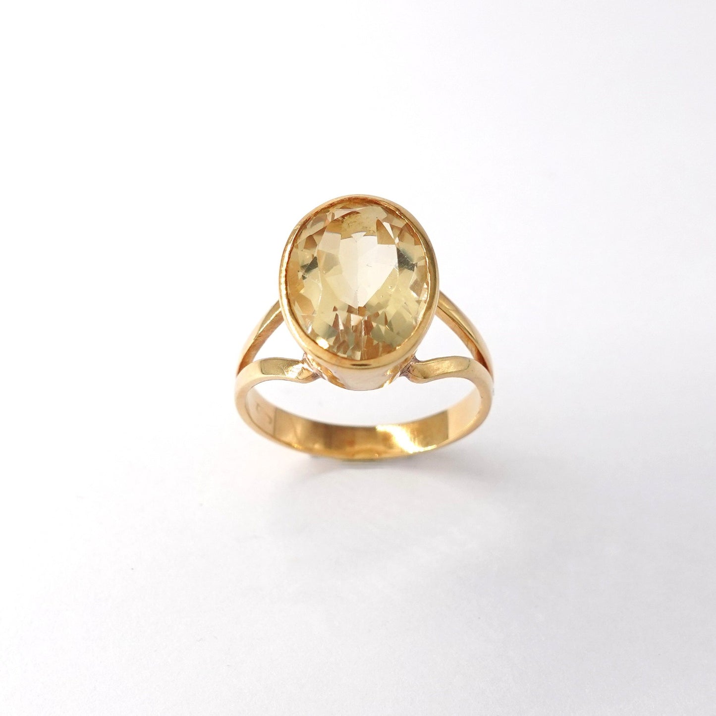 Anello con quarzo