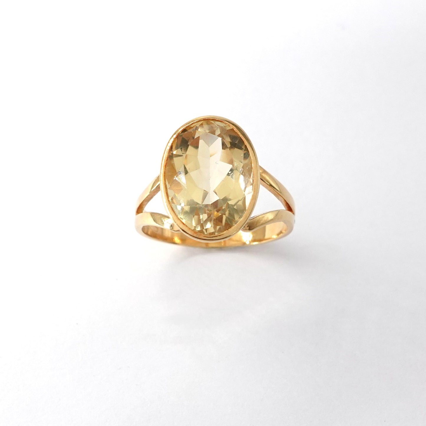 Anello con quarzo
