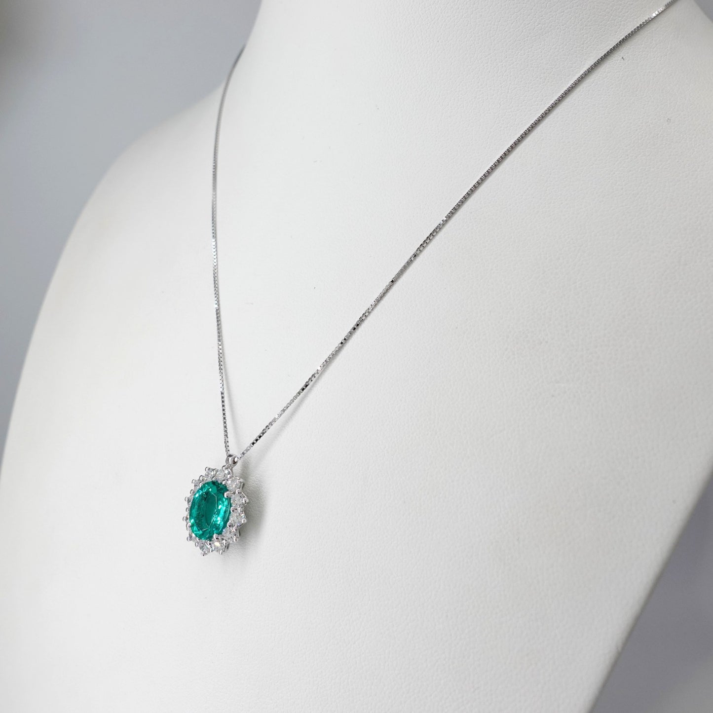 Catenina con smeraldo