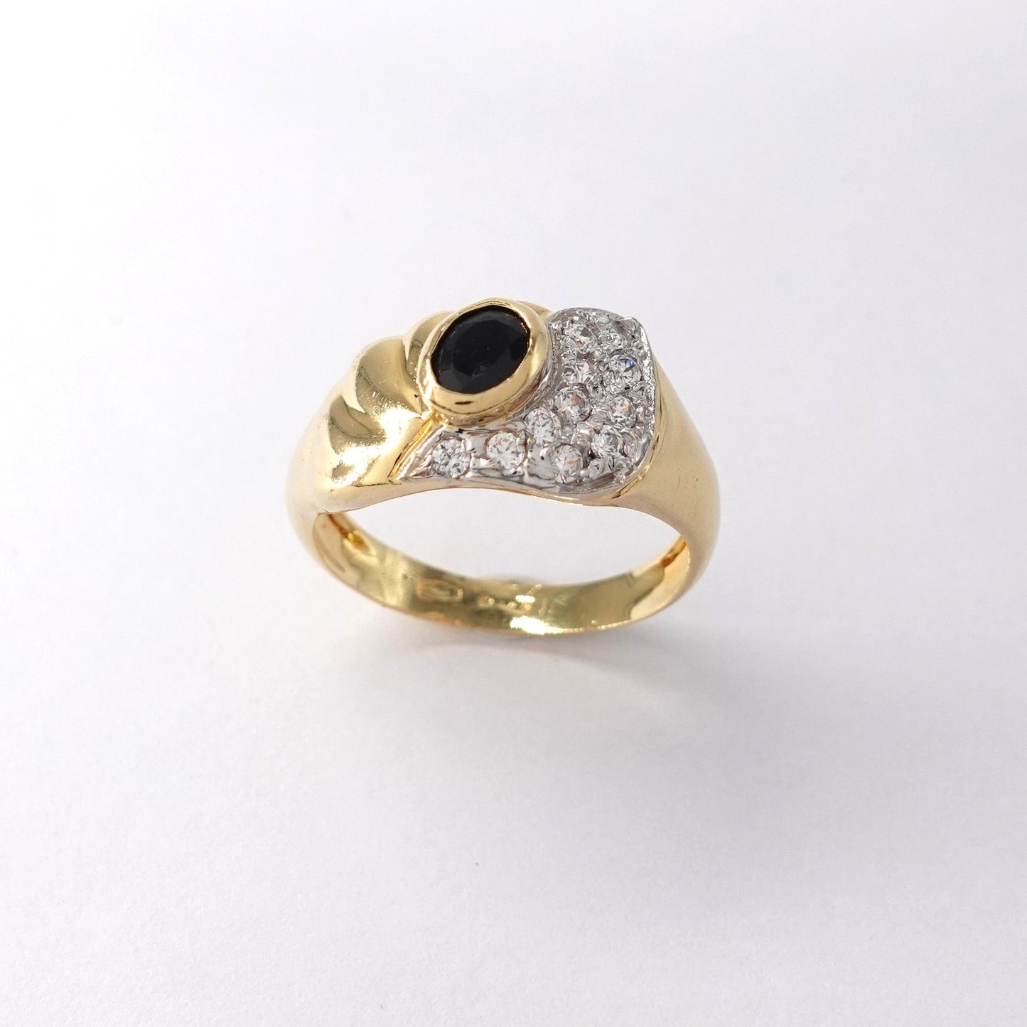 Anello con zirconi