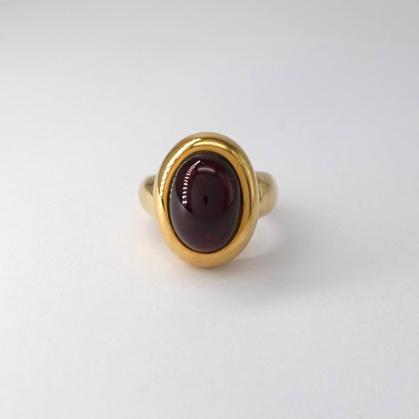 Anello con gemma