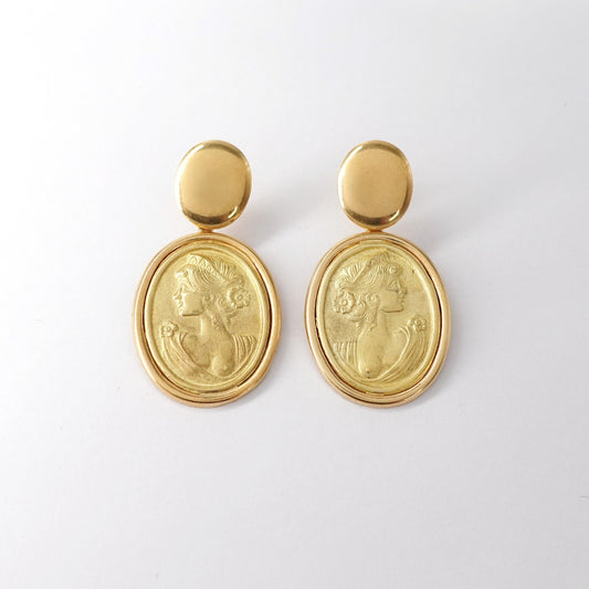 Orecchini con dama
