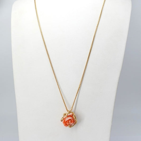 Collana con fiore in pasta di corallo