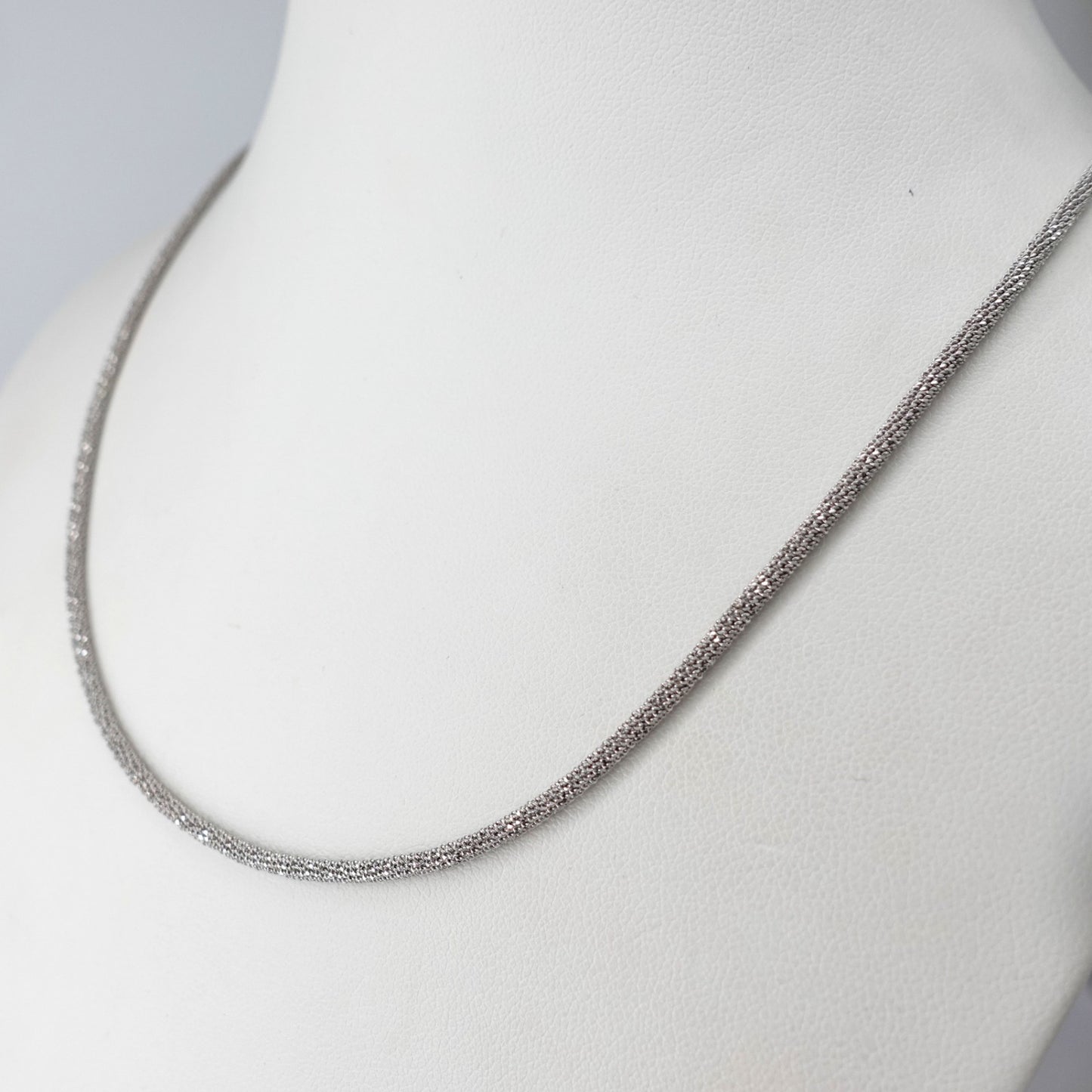 Collana con lavorazione diamantata